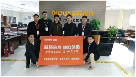 羞羞视频免费在线观看代表与香河孙总合影